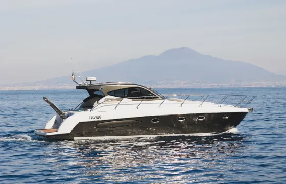 Luxury Motor Yacht 650 BLU | Between Capri, Sorrento & Amalfi Coast