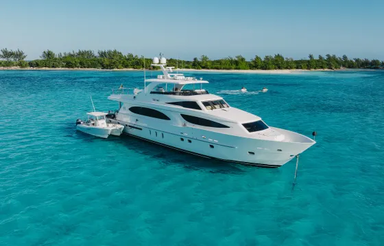 100ft Hargrave Luxury Motor Yacht for Charter