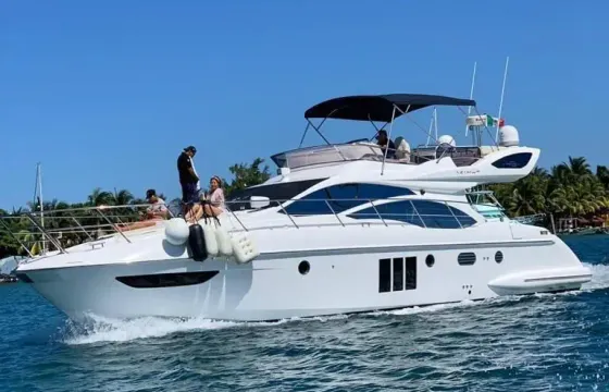 Charter Azimut 48 Motor Yacht – Cancun Luxury Cruise for 17 Guests