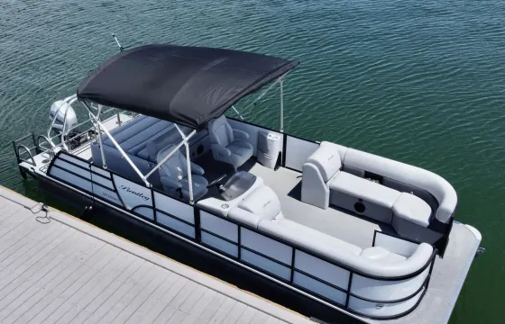 Bentley Pontoon Spacious & Comfortable!
