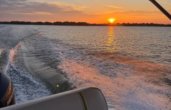 Set Sail in Style: for Ultimate Water Fun! | 21ft Tahoe Deck Boat