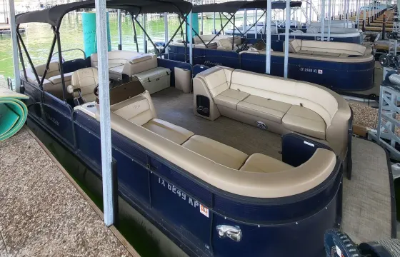 Manitou 230 Encore Tritoon | Making memories you'll never forget!