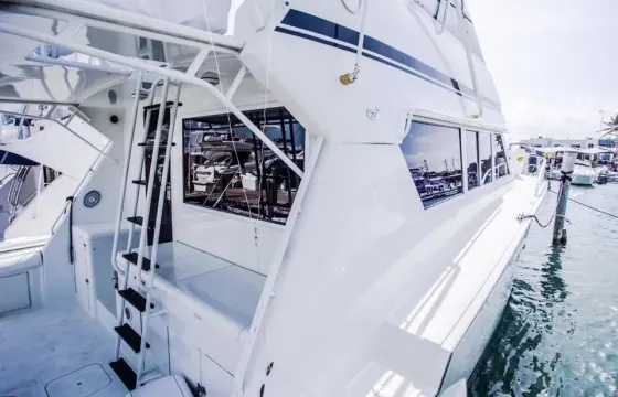 65ft Hatteras to 28 pax Free pick up transportation Hotel marina one way