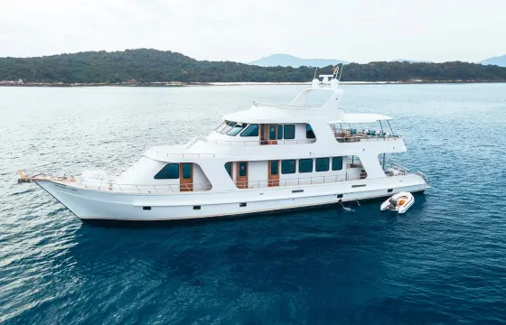 Indulge in Unmatched Luxury: 90ft Motor Yacht