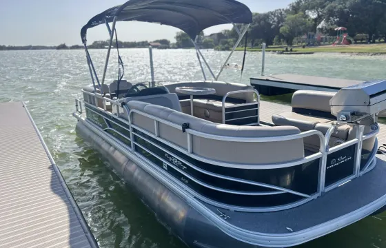 2017 22’ tritoon  on Lake Ray Hubbard and Joe Pool Lake