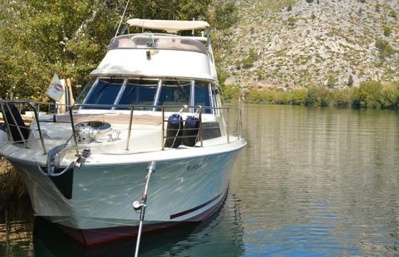 Charer a Azimut 43 Motor Yacht for 8 People in Opuzen