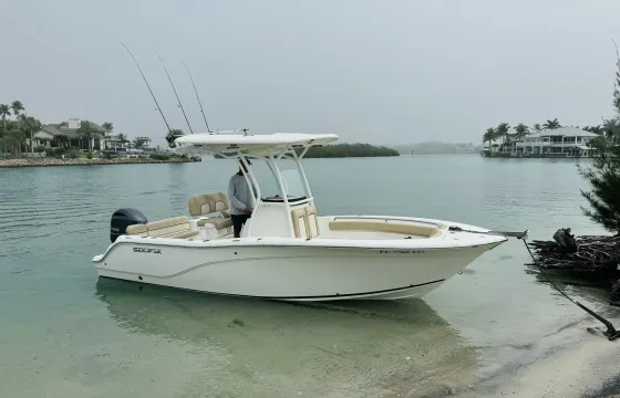 SEAFOX 22 C.C Cast off into adventure: Island hopping, cruising or fishing fun!