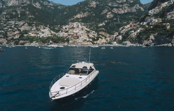 Capri Island : view the beauties and secret spots with Private Luxury Yacht