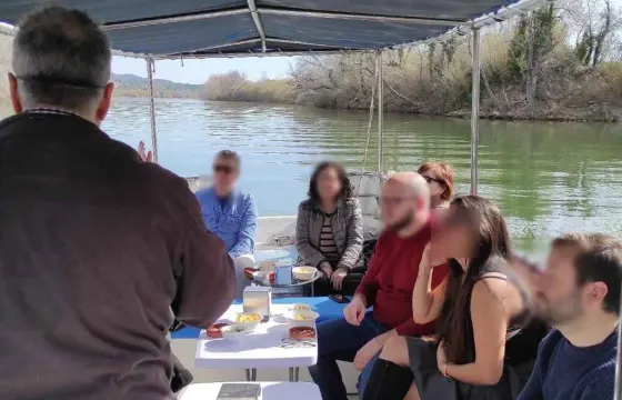 COMFORTABLE 12 PASSENGERS BOAT TO SAIL RIVER EBRO FROM TORTOSA
