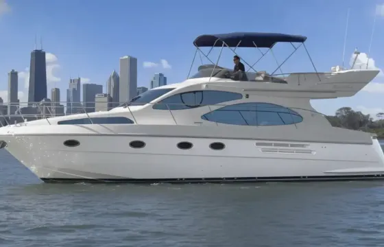 50ft Azimut Flybridge Yacht at Navy Pier Marina for 13 Guests