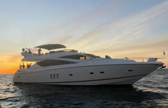 Dali Sunseeker Manhattan 75ft Yacht Charter in Acapulco.