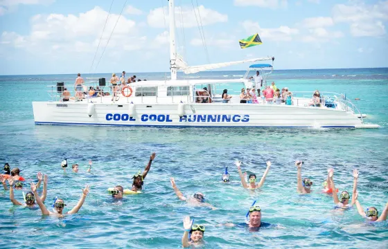 Dunn’s River Falls Private Catamaran Cruise – Ocho Rios