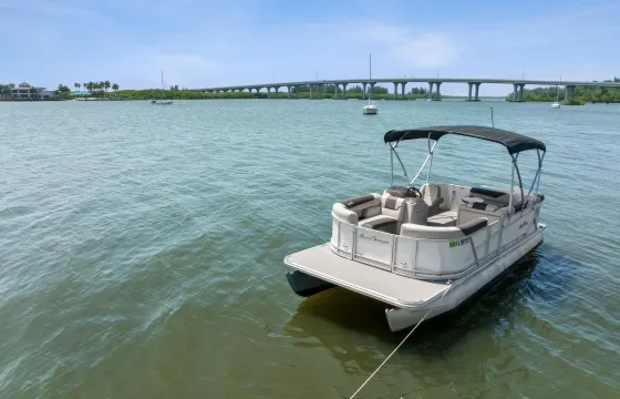 Beautiful Sylvan Sunchaser Pontoon Boat 23ft