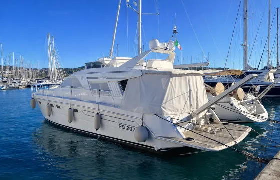 Flybridge 15-Meter Yacht Rental — Luxury and Comfort at Sea