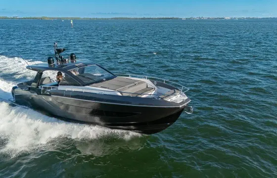 47’ Azimut Yacht Rental in Miami - Power luxury and Italian style on the water