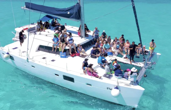 60ft Luxury Catamaran Private Charter / Capacity 60 people