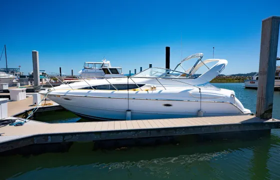 32ft Bayliner Avanti Sunbridge Motor Yacht Cruising San Francisco Bay