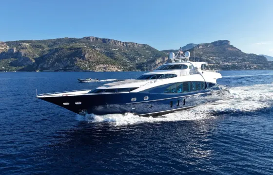 Elegant 101ft Sea Breeze One Flybridge Mega Yacht in Saint-Tropez