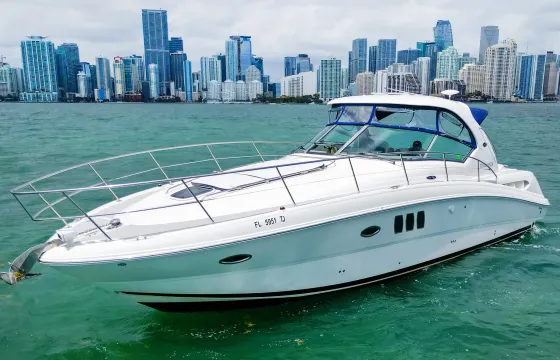 Create Happy Memories in Miami with our 40ft Sundancer Bruschi Yacht