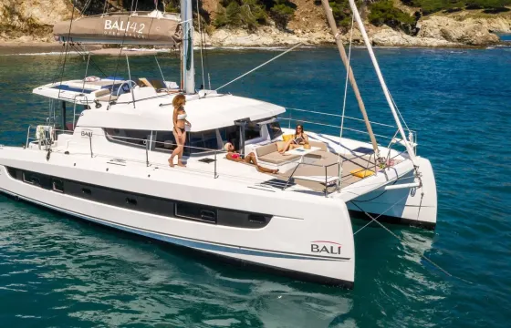 Luxury Bali 4.2 Catamaran | All-Inclusive Private Charters in St. Pete