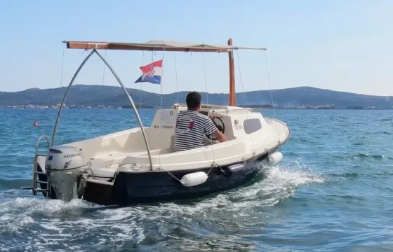 Rent Adria 500 Powerboat for 5 People in Sveti Filip i Jakov, Croatia