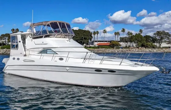 50' Sea Ray Yacht Rental in Miami River for Memorable Gatherings