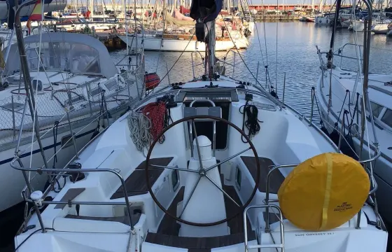 Jeanneau sun odyssey 36i in Barcelona (by hour, half day, full day or week)