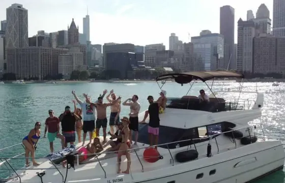 46' Azimut Quartano Motor Yacht Rental in Chicago, Illinois