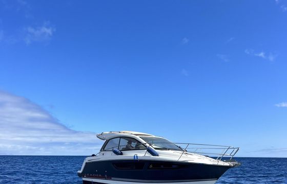 Jeanneau Leader 9 – Ultimate Performance & Luxury on the Water