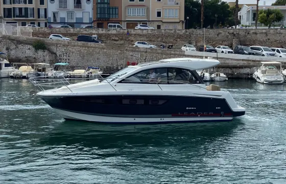 Jeanneau Leader 9 – Ultimate Performance & Luxury on the Water