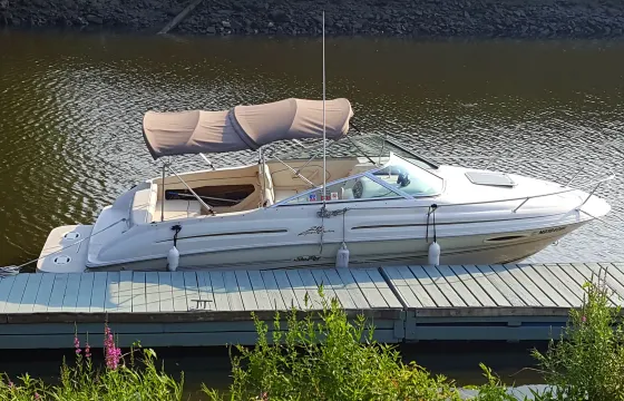 Sea Ray 225 Express cruiser Powerboat in Fort Lauderdale Pompano beach..