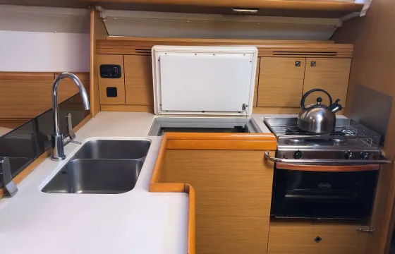 Jeanneau Sun Odyssey 42i Performance Sailing Yacht For 8 People In Lefkada, Greece