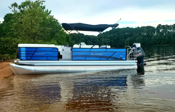 Ready for your lake experience on Lake Wylie!!! Free fuel, tube, and delivery!!!