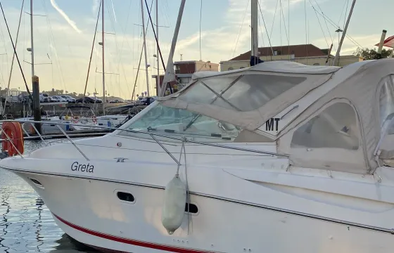 Luxury Jeanneau Prestige 30 Motor Yacht in Lisboa