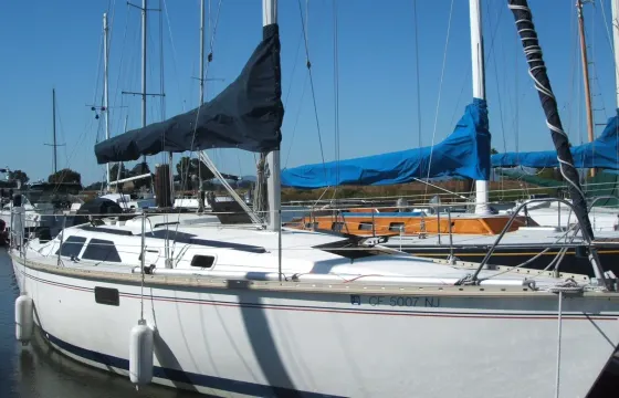 35.5' Hunter-Legend Cruising Monohull