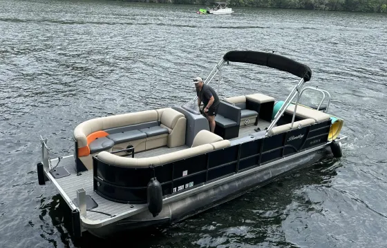 Lake Austin Bentley 24 ft Tritoon with Lilly Pad