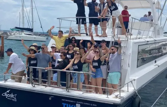 40 Guest Party Boat in Cancun Open Bar & DJ