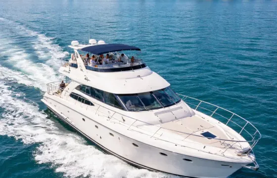 Luxurious 60ft 2-Storey Carver Voyager Motor Yacht in Toronto