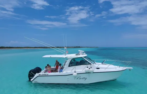 37’ Boston Whaler for 10 Passengers - Visit El Cielo Cozumel