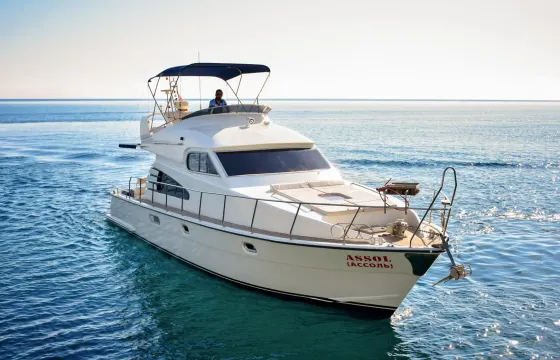 Private Yacht Tour With Meal/Soft Drinks