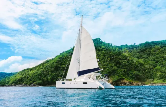 Blue Sunset Afternoon 4.5hr Cruise with Sailing Catamaran