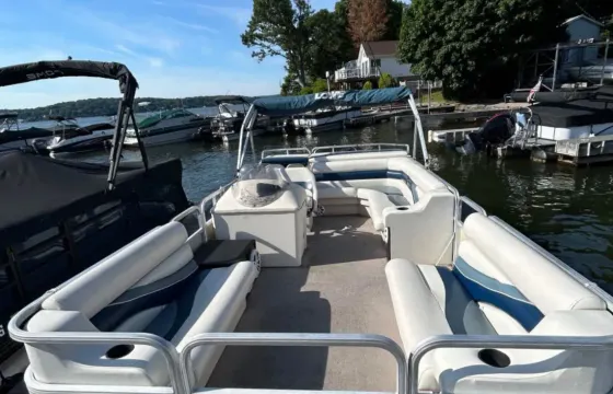 Good Vibes and Boat Rides on Lake Hopatcong, NJ with 20ft Lowe Pontoon
