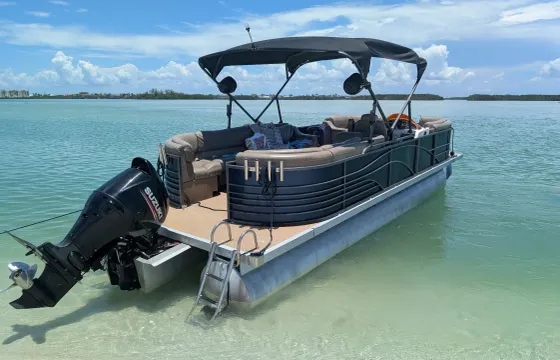 6-pack 25ft Luxury Pontoon With Big Stereo And Rollout Mat!