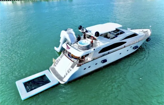 Luxurious 90ft Azimut serving South Florida and Bahamas