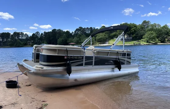 20 ft. Bennington SL Pontoon on Lake Keowee