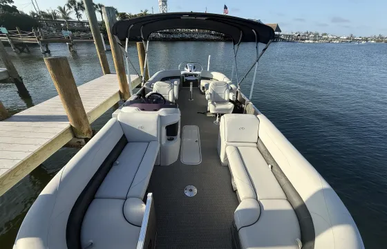 27' Finn Seeker Tritoon