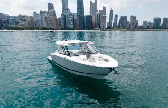 Show-Stopping Lake Michigan Luxury | 36’ Regal LS36 Motor Yacht with Seakeeper