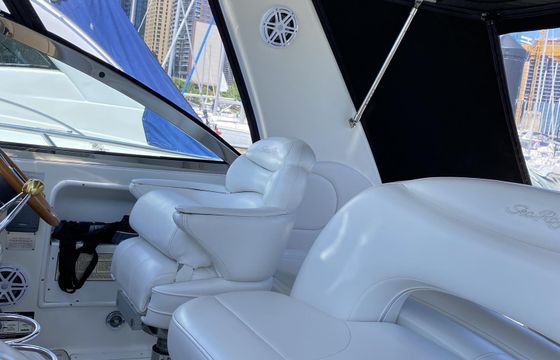 46ft Luxury Sea Ray 410 Express Cruiser Yacht Chicago for 13 Guests