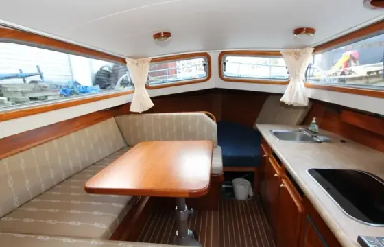 Rent 27' Motorboat In Heukelum