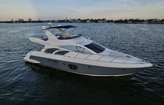 Pristine Azimut 60 Fly – Luxury Miami Charter from Venetian Marina